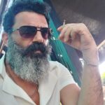 Şahverdi Ali Eren Instagram - .............kimim ben............ Kimsenin hesaplayamadiğı bir yaşta, kimsenin girmediği bir yarıştayım... Tarih benimle başlayıp benimle biter, Yine de kimse bulamaz beni... Ne sonda, ne baştayım... Ben birdim, üç yüz e böldüler. Beni benimle her bir parçamda gördüler. Oysa, Düşman olmadım hiç kimseye... Kendine düşmanlık edenler, Geçmişte kalıp, kendilerini gömdüler... Sonra onlar, Her şeyin sebebi bilip beni, Bir gece vakti, Gelecekten habersiz gelecekler. Ben kendimden, gelip geçen bir yolcuyum, Belki de, Kainatı var edenin oğluyum. Suskunluğum kendimden korkmamdan. Şimdi konuşursam, kendimde boğulurum. Ş.a.e