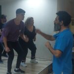 Şahverdi Ali Eren Instagram – Çiğli belediye tiyatrosu 
Yeni sezon oyun çalışmasından 
Küçük bir kesit. 
.
.
.
Oyunculuk emek ister… İzmir, Turkey