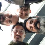 Şahverdi Ali Eren Instagram - Yine aralarına sızdım... Kimse çaktırmasın tanımadılar beni... 😂😂😂 @savascifox @foxturkiye @gariplergulsen @sahverdialieren @brkokty23 @murat.serezli @gayeturgutevin @sarpablo11 #dizi #savaşçıseyfi #savaşçı #azerbaijan #tumblr #Eskişehir #istanbul #antalya #ankara #izmir #a #asia #x #bursa #van #actor #ak #k #v #r #m #z @mariustomaofficial @murathanofficial @doruksengezer
