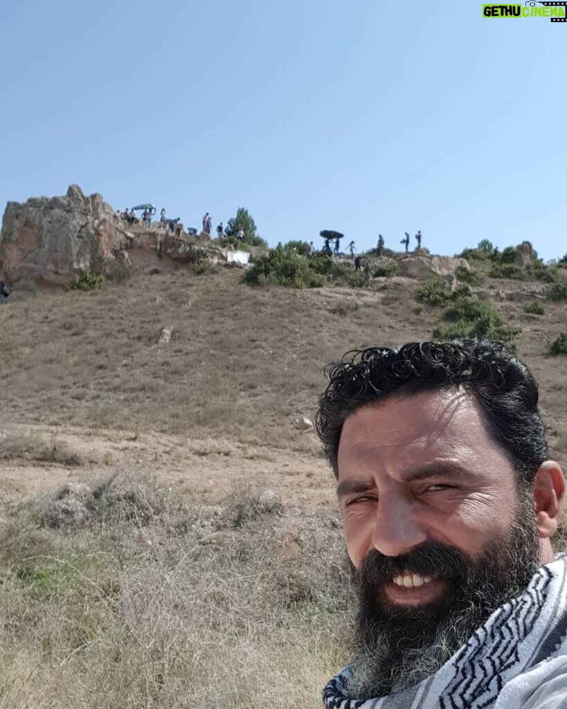 Şahverdi Ali Eren Instagram - Dağın başında çekim yapıyoruz dedik inanmadınız.. 😂 @savascifox @foxturkiye #savaşçı #savaşçıseyfi @gariplergulsen
