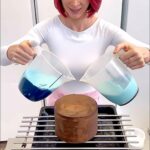 Šárka Divácká Instagram – OTEVÍRACÍ DOBA 17.LISTOPADU ❤️
Naši milí polní i ti přespolní, věděli jste, že 17.listopadu, stejně jako každý rok, máme OTEVŘENO a to od 10:00 do 20:00? Opakování je matkou moudrosti. 🤗
A věděli jste také, že od teď do konce roku zbývá už jen 44 dní? Zase o rok starší. Nebo, že před 20-ti lety se Arnold Schwarzenegger stal guvernérem Kalifornie? He’ll be back. 😅 A co teprve takový Douglas Engelbert, kterému se před 50-ti lety podařilo získat patent na počítačovou myš? Patent nepatent, touchpad je touchpad. 😜 A my se na Vás budeme těšit. 🙏❤️ Objednávat dorty můžete přes naše nové webové stránky, odkaz najdete v BIU. ❤️ #sorrypecemejinak #mirror #mirrorglaze #mirrorglazecake #crazycake #pastrychef #brno #brnomycity #whereinbrno #pastryshop #kamvbrne SORRY – PEČEME JINAK