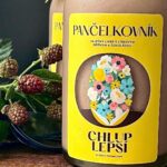 Šárka Divácká Instagram - “PANČELKOVNÍK” 🧑‍🏫🎒📚Naši milí, polní i ti přespolní… Máme tu červen. A červen se nese v duchu konce roku a vysvědčení. Vysvědčení u nás v Sorrýčku znamená PANČELKOVNÍK alias ten nejhustší vaječný likér pro všechny paní učitelky. ✨Za odměnu. Za jejich péči, trpělivost, za to, co všechno nás za celý školní rok naučily. Letošní "O chlup lepší edici" likérů pro paní učitelky jsme dochutili čokoládou a lískovým oříškem. Chutná tedy jako tekutá bonboniéra. 🤗🤌Tak snad to nebude na reparát. ❤️ Likér Pančelkovník si můžete po celý červen vyzvedávat u nás na Křídlovické a nebo si ho nechat zaslat až domů prostřednictvím našeho formuláře a to klidně i na Slovensko. Odkaz na formulář najdete na našich fcb stránkách. 🙏👉#sorrypecemejinak #brno #kamvbrne #eggnog #vajecnyliker #vysvedceni #chocolate #hazelnut #pastrychef #pastrylove #foodinspiration SORRY - PEČEME JINAK