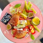 Šárka Divácká Instagram - ICE CREAM BURGER – ZMRZLINOVÝ HAMBÁČ 🍔🍦 Naši milí, co si budeme… Češi jsou národ burgrožroutů a podle našich statistik burger vytlačil už i pizzu, kebab a grilovaná kuřata. 🐥Kdo ještě nenavštívil nějaký burgerový festival, jako by nebyl. A který podnik nemá v nabídce burger, jako by neexistoval. 🤷‍♀️ A tak se neskutečné stalo skutečností, a i my jsme se rozhodli mít od zítřka v nabídce ten náš. Ale zmrzlinový. A z čeho se skládá? 🤓 1) Fermentovaná BRIOŠKA 2) Mučenková ZMRZLINA v mléčné čokoládě 3) Kokosová MAJONÉZA 4) Opražené mandle, čerstvá jahoda a okurka 👉A co by to bylo za burger, kdyby neměl svoje hranolky a nebyl v meníčku? To naše MENU obsahuje: 1) ICE CREAM BURGER 2) Bazalkové HRANOLKY 3) Jahodový KEČUP 4) Mangovou MAJONÉZU. 👉ICE CREAM BURGER VÁM PŘIPRAVÍME AUTOMATICKY V ÚPRAVĚ MEDIUM. POKUD MÁTE RADĚJI ÚPRAVU RARE, S KONZUMACÍ POČKEJTE 3-5 MINUT. 🍔🤗 👉K dostání celoročně každý den do vyprodání zásob. 😁#sorrypecemejinak #icecream #icecreamburger #pastrychef #pastry #burgerfestival #burger #burgerlover #burgerfest #burgerporn SORRY - PEČEME JINAK