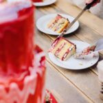 Šárka Divácká Instagram - Naši milí, věděli jste, že připravujeme i svatební dorty? Nikdy jsme to do světa příliš nehlásali. 🤗 Rok se však s rokem sešel a je tu začátek nové svatební sezóny. 👰 Kalendář se nám pomalu plní a znáte to – tohle není radno nechávat na poslední chvíli, tak raději vše připomínáme, aby někomu nezbyly oči pro pláč.🥲 To, jak může váš svatební dort vypadat a chutnat spolu s dalšími informacemi ohledně objednávání svatebního dortu najdete ve svatebním formuláři, v odkazu na našich fcb stránkách. Pokud chystáte jen malou svatbu, bude vám stačit logicky i menší dort. Ten „svůj“ si můžete vybrat v našem dortovém formuláři (odkaz na fcb), kde najdete dorty narozeninové i vhodné ke všem dalším příležitostem. 🤗 Také můžete psát na email: info@sorry-jinak.cz nebo ještě raději volejte na tel.č.: 607112222. Svatbám zdar. 🫶#sorrypecemejinak #wedding #weddingday #svatba #svatebnidort #svatebnidekorace #weddingcqke #pastry #pastrychef #pastrylove SORRY - PEČEME JINAK