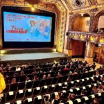 Šárka Divácká Instagram - NENÍ MALÝCH ROLÍ aneb film PŘÁNÍ K NAROZENINÁM. 🤗Naše milé sladké Brno, režisérka Marta Ferencová natočila film, na který můžete momentálně zajít do kina. A proč ho zmiňujeme? Není to totiž úplně poprvé, co se ve filmu objevily naše dorty, ale poprvé se ve filmu objevila i naše červená Šárka. ✨No, nedostala zrovna hlavní roli, jen se ve filmu mihne, neřekne ani hlásku, a ani do obličeje jí vidět není. 🤦‍♀️Ale znáte to, není malých rolí a každý štěk se počítá… 😅 A schválně, kolik z vás ji tam objeví…? Ale naše dorty ve filmu poznáte určitě - jen se s dovolením distancujeme od velké 4 patrové čokoládové dortové „atrapy“. 🤭🍭Přejeme filmu Přání k narozeninám, ať se divákům líbí a daří se mu. 🫶🙏#sorrypecemejinak #sorrydortyvefilmu @prani_k_narozeninam_film #igororozovic #tomasklus #evaholubova #jaroslavdusek #adalsiskveliherci #film #premiera #brno #brnocity SORRY - PEČEME JINAK