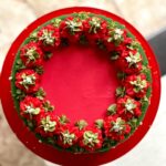 Šárka Divácká Instagram – „BUĎ ŠTOLA“🎄
Naši milí, do Vánoc zbývají dva týdny. Koho by už nebavilo pečení a uzobávání cukroví a měl by přece jen chuť na něco vánočního, tak se může zastavit k nám. Připravili jsme totiž dort, který chutná jako vánoční štola. 🍭Ta naše je plná kandovaného pomeranče, oříšků, brusinek a čokolády. A vypadá jako Mariah Carey ve svém vánočním videoklipu All I want for Christmas is you… ❤️🎄☃️❄️Odkaz na likérový objednávkový formulář najdete v BIU. Odkaz na dortový formulář pro změnu na našich fcb stránkách. ✨ #sorrypecemejinak #christmascake #stollen #dresden #brno #kamvbrne #pastry #pastrychef #mariahcarey #alliwantforchristmasisyou SORRY – PEČEME JINAK