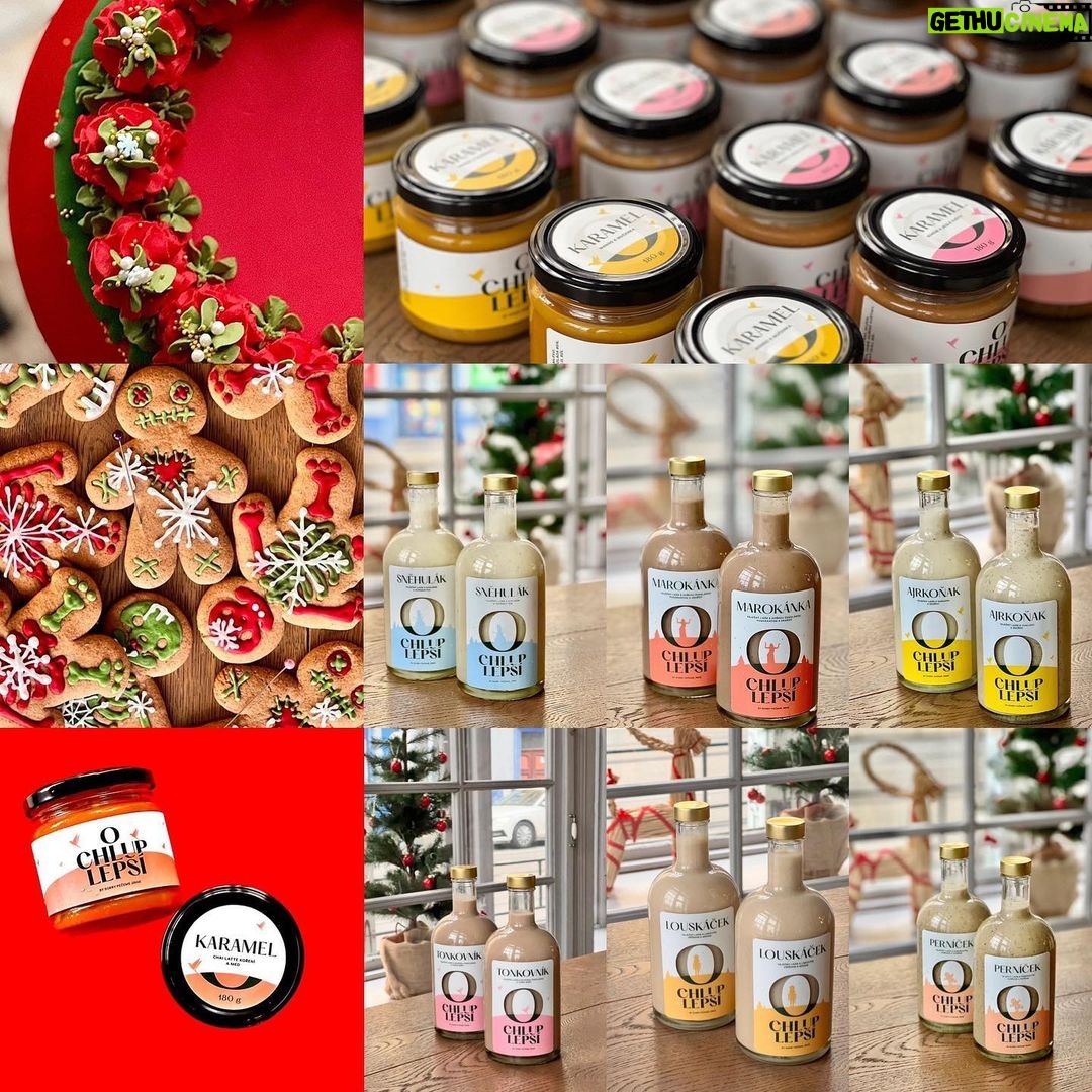 Šárka Divácká Instagram - VÁNOČNÍ OTEVÍRACÍ DOBA A PODĚKOVÁNÍ. ☃️🎄 Naše milá Česká republiko. Zítra je poslední den, kdy se ještě můžete zastavit na něco sladkého, pro „O chlup lepší“ vaječňáky, karamely a další. Pak na nějakou chvilenku Sorrýčko zavřeme a budete si muset „vystačit“ s krupičnou kaší, vánoční kolekcí na stromečku a cukrovím. A to by v tom byl čert, abyste to do 28/12 s tímto kombem, než opět otevřeme, nevydrželi. ❤️ Chceme Vám moc poděkovat, popřát klidné, krásné a sladké svátky s těmi nejbližšími. A hlavně… AŤ JE KAŽDÝ NOVÝ DEN/MĚSÍC/ROK O CHLUP LEPŠÍ NEŽ TEN PŘEDCHOZÍ. ✨✨🙏🫶 23.12 - 10:00-17:00 24.12-27.12 - ZAVŘENO 28.12-30.12 - 10:00-20:00 31.12 - 10:00-17:00 1.1-2.1 - ZAVŘENO 3.1 - 10:00-20:00 Odkaz na dortový objednávkový formulář najdete v BIU. #sorrypecemejinak #eggnog #caramel #ahairbetter #karamel #vajecnyliker #brno #brnocity #kamvbrne #pastry #pastryshop #czechrepublic #crazycake SORRY - PEČEME JINAK