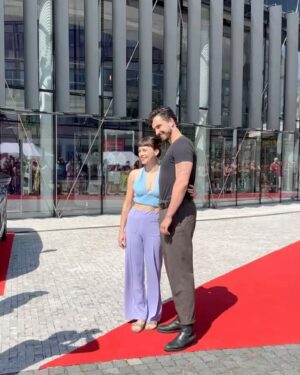 Šimon Bilina Instagram - 1/ @zlinfilmfestival .. díky za vytvoření vskutku výjimečný atmosféry, dámy z produkce a festival servisu, smekám svůj duchovní klobouček❤️🙏
2/ NEJVYBRANĚJŠÍ AGENTI 🤍🤍 @arundus_ a @johankau u stromu osvícení. To, že je milujem a s ní i celé @2mediacz , není tajemství.
3/ Úkol zněl jasně. Rozkvést! Zlín.
4/ sysel
5/ Promakaná debata lidí, co nejen že rozumí svému oboru, mají nadhled a klid, ale ještě jsou u toho zvládnout bejt SEXy vtipný💀!. @michal.reitler @karoli.mancini @luciakajankova 
6/ Indové jsou prostě miláčci.
7/ Svatá Johana Urbanová a můj klaunský nos.
8/ S tím, co chodí po vodě. (fotila JohanaUrbana🌸😋)
9/ holky z kontejňáku
10/ nějaký batole tu nechalo fusekli

#2media #zlin #zlinfilmfestivale