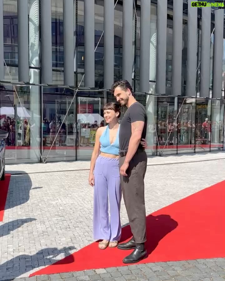 Šimon Bilina - 3K Likes - 1/ @zlinfilmfestival .. díky za vytvoření vskutku výjimečný atmosféry, dámy z produkce a festival servisu, smekám svůj duchovní klobouček❤️🙏
2/ NEJVYBRANĚJŠÍ AGENTI 🤍🤍 @arundus_ a @johankau u stromu osvícení. To, že je milujem a s ní i celé @2mediacz , není tajemství.
3/ Úkol zněl jasně. Rozkvést! Zlín.
4/ sysel
5/ Promakaná debata lidí, co nejen že rozumí svému oboru, mají nadhled a klid, ale ještě jsou u toho zvládnout bejt SEXy vtipný💀!. @michal.reitler @karoli.mancini @luciakajankova
6/ Indové jsou prostě miláčci.
7/ Svatá Johana Urbanová a můj klaunský nos.
8/ S tím, co chodí po vodě. (fotila JohanaUrbana🌸😋)
9/ holky z kontejňáku
10/ nějaký batole tu nechalo fusekli
#2media #zlin #zlinfilmfestivale