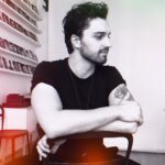 Šimon Bilina Instagram - Vděčnost, pot, slzy a tolik neznámejch barev a odstínů roku 23. Přijď, draku 24. a zažehni svůj tanec 🐉.. držte si klobouky, kamarádi😌🪶💀 f~ @robertmajer .., #sting #fragile #czech #music 2023
