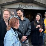 Šimon Bilina Instagram - Branický Zázrak není jen o hře samotný, ale především o lidech, co v ní i za ní stojej. Dámy a Honzíka s garderóby, světlo-noše, techniky, úžasný zvukaře Martina a Topola nevyjímaje.Génius kapela v čele s génius @janlstiburek Na fotce je i naše ochraňující produkční Alžbětka, tak tu přidám v celý její kráse eště jindy. Máme takový štígro, čoeče, že jsme v tom spolu a že se máme rádi. Děkujeme, že chodíte. Bezďák Ruda Chvojka se těší 14.5.(15.00!), 22 a 23.5 v @divadlonafidlovacce v červnu zahraju Cajtíka, Chlupatýho, Švestku 👮🏻‍♂️ —> 26.6. a 27.6. a pak zpátky do smradlavýho-milovanýho Rudoslava Chvojky na nádherným-voňavym místě u řeky ve Voděrádkách 23. a 24. sprna! @homeofav ❤️ Vstupenky v prodeji na goout. Jo a tahle fotka je od Dejdýho z Náplavky.., kde sme křtili zpěvník. @martin.dejdar Dá se pořídit na představení třeba:). Náplavka