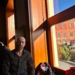 Šimon Bilina Instagram - Přítomnost s tátou, světlem a stíny. Jeden z mála momentů, kdy ho šlo zachytit neusmívajícího. @tortilla_band Sedlcany