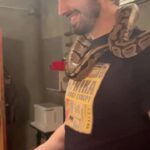 Šimon Bilina Instagram - … prostě normálně ve worku 🐒 Šimon Bilina @simon.bilina #simonbilina #herci2media #2media #2mediacz #nataceni #videozplacu #zoo #serialzoo #primazoo #hadak #adamhruska 🐒 📷 @pavlina.balner