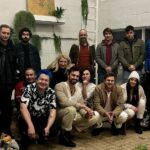 Šimon Bilina Instagram - Právě sme dotočili klip. Ano, před Vánoci. A přesto do toho tyhle všichni srdcaři šli…nikdy sem necítil tolik vyčerpanosti a vděčnosti zároveň.. o to víc, že v den smutku..si nenecháme vzít víru v lidskost, dobro a teplo lidskýho srdce.Patnáct svic za patnáct duší z filozofický. Mám pocit, že jsem ve snu. Už se tomu poslední dobou ani tolik nedivim. Píseň se bude jmenovat To Svý. Klip snad přelom ledna/února. I kdyby se aspoň čtvrtina radosti, jakou sem při práci na tom všem společně s těmahle dušema měl, bude to stačit pro to, abyste samovolně začali tančit ve veselém kroku. A o to jde. Máš plán a v něm to svý, to co neschováš, nenech si to vzít…(text písně) Simple but true. Pokr. v příštím instagramníku. Patnáct svíček za patnáct duší z filozofický🙏🤍🪶… je mi to nesmírně bolavo… 2/ foto, jen malý zlomek, toho, co v klipu uvidíte/ucítíte. Děkuju všem dalším umělcům a firmám, který vznik podpořili.. jmenovitě @danielbenesart , @zaruba.filip filip @amorislena #schlöglpianaPraha @mejty_povejsil @moulikjirka @florum_byflormarket #Area51Praha @3some.cz @katerinakrobova 🤍@adelaruckova_painter @barucais @bilinova_s a mnoho dalších, ale teď už do tý nejdelší sprchy… @kytkyodpotoka Jo a kdybyste chtěli zajít na jedno z nejklidnějších míst v Praze tak.. @svetlo_vesmiru .. na Smíchově.. najdete tam i mimo jiný tyhle vzácný a léčivý kameny:). Všem klidný vánoce 😊🎩🤍 PS: obrovský dík @_zasnena 🍀 a samozřejmě @neil.heynick , který točil backstage a dotvářel prostor svou přítomností🙏🫂 Area 51