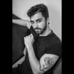 Šimon Bilina Instagram - @bety.oud je nejen dítě fotografování, ale i založila firmu @veganboxcz, která si klade nemalý cíle. A to že třeba ukážou naší ultra-masožravý planetě, že veganství neni rozhodně nuda a nějaká forma sebe-obětování, ba naopak. Ukazujou to na takovým balíčku, kterej si můžeš objednat, neni to drahý, za to je to plný překvapení, kvality a hlavně tim pomůžeš planetě. A to je sakra na čase… pomáhat planetě. A nebo to, že opravdu nepotřebujeme jíst maso každej den, že nepřijdeme o energii, ba naopak! A že např. existuje spoustu výživnejch potravin, který v sobě mají vyšší obsah proteinů… např. quinoa, hrách … a tak dále. Vše najdeš. Stačí když nebudem lhostejný❤️😌🪶 #veganbox #rodinnafirma #udrzitelnost #ekologie #balance #thegamechangers #seaspiracy #simonbilina #zoo #zooserial #prima #pic #seaspiracynetflix #cowspiracy Praha, Czech Republic