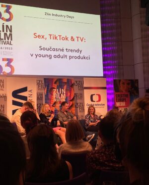 Šimon Bilina Instagram - 1/ @zlinfilmfestival .. díky za vytvoření vskutku výjimečný atmosféry, dámy z produkce a festival servisu, smekám svůj duchovní klobouček❤️🙏
2/ NEJVYBRANĚJŠÍ AGENTI 🤍🤍 @arundus_ a @johankau u stromu osvícení. To, že je milujem a s ní i celé @2mediacz , není tajemství.
3/ Úkol zněl jasně. Rozkvést! Zlín.
4/ sysel
5/ Promakaná debata lidí, co nejen že rozumí svému oboru, mají nadhled a klid, ale ještě jsou u toho zvládnout bejt SEXy vtipný💀!. @michal.reitler @karoli.mancini @luciakajankova 
6/ Indové jsou prostě miláčci.
7/ Svatá Johana Urbanová a můj klaunský nos.
8/ S tím, co chodí po vodě. (fotila JohanaUrbana🌸😋)
9/ holky z kontejňáku
10/ nějaký batole tu nechalo fusekli

#2media #zlin #zlinfilmfestivale