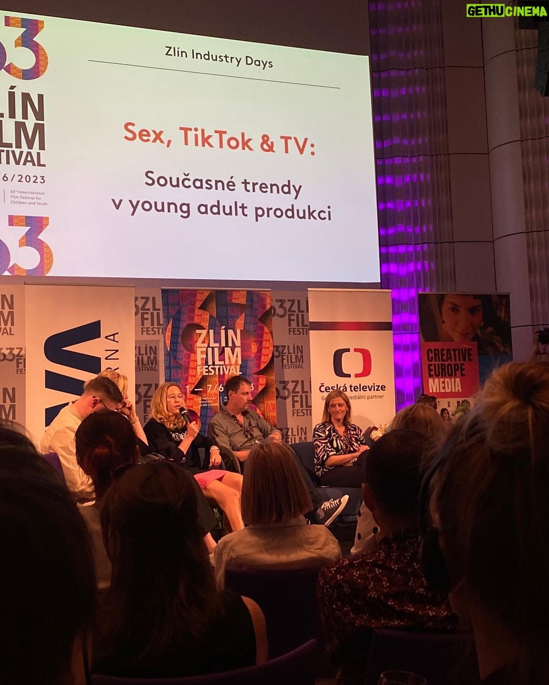 Šimon Bilina - 3K Likes - 1/ @zlinfilmfestival .. díky za vytvoření vskutku výjimečný atmosféry, dámy z produkce a festival servisu, smekám svůj duchovní klobouček❤️🙏
2/ NEJVYBRANĚJŠÍ AGENTI 🤍🤍 @arundus_ a @johankau u stromu osvícení. To, že je milujem a s ní i celé @2mediacz , není tajemství.
3/ Úkol zněl jasně. Rozkvést! Zlín.
4/ sysel
5/ Promakaná debata lidí, co nejen že rozumí svému oboru, mají nadhled a klid, ale ještě jsou u toho zvládnout bejt SEXy vtipný💀!. @michal.reitler @karoli.mancini @luciakajankova
6/ Indové jsou prostě miláčci.
7/ Svatá Johana Urbanová a můj klaunský nos.
8/ S tím, co chodí po vodě. (fotila JohanaUrbana🌸😋)
9/ holky z kontejňáku
10/ nějaký batole tu nechalo fusekli
#2media #zlin #zlinfilmfestivale