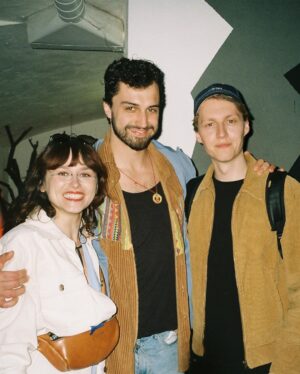 Šimon Bilina Instagram - 1/ @zlinfilmfestival .. díky za vytvoření vskutku výjimečný atmosféry, dámy z produkce a festival servisu, smekám svůj duchovní klobouček❤️🙏
2/ NEJVYBRANĚJŠÍ AGENTI 🤍🤍 @arundus_ a @johankau u stromu osvícení. To, že je milujem a s ní i celé @2mediacz , není tajemství.
3/ Úkol zněl jasně. Rozkvést! Zlín.
4/ sysel
5/ Promakaná debata lidí, co nejen že rozumí svému oboru, mají nadhled a klid, ale ještě jsou u toho zvládnout bejt SEXy vtipný💀!. @michal.reitler @karoli.mancini @luciakajankova 
6/ Indové jsou prostě miláčci.
7/ Svatá Johana Urbanová a můj klaunský nos.
8/ S tím, co chodí po vodě. (fotila JohanaUrbana🌸😋)
9/ holky z kontejňáku
10/ nějaký batole tu nechalo fusekli

#2media #zlin #zlinfilmfestivale