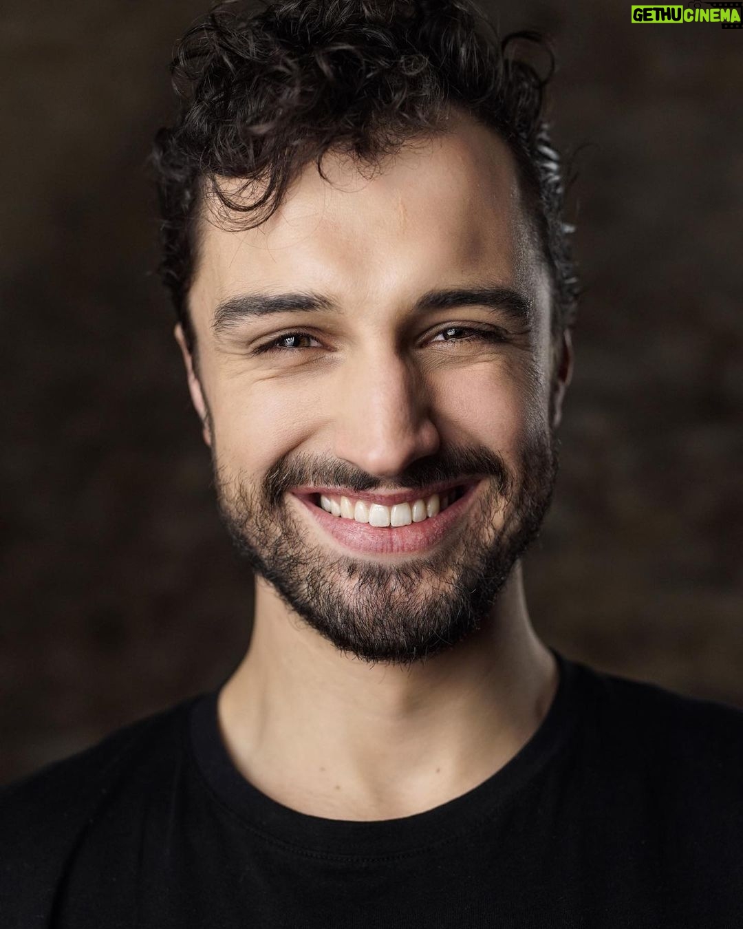 Šimon Bilina - 7.7K Likes - Kejt Šrámková je nejen krásná duša, velmi šikovná a pracovitá kamera-womanka, přítelkyně jednoho výjimečnýho synečka ale i autorka těchdle.. živejch hedšotů!
Kde sme si zkusili, co se normálně nedělává, hehe.
Fotky vznikly v prostorech postavenejch ve 14. století…v místě budoucího kulturního centra @art_club_loreta , který můžete podpořit na Doniu. Už se tam odehrála např. přednáška kluků z @brain_we_are , nějaké koncerty, jam sešny, kakao-ceremonie, výstava mojí segrunely @bilinova_s ❤️✨💀… a prostě.. buďte u toho😌!
PS: Díky @johankau @2mediacz @arundus_ @tatianaa.dok 🙏✨🪶
@katesramkova #photography #headshotphotographer #headshot #crybaby #2media @2mediacz