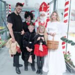 Šimon Bilina Instagram - Dnešní návštěva v Thomayerově nemocnici s @adelka.hesova a @simon.bilina jako čertíci 👹 Moc si přeji, aby se hned teď všichni uzdravili a šli na Vánoce domů 🙏🏻🙏🏻🌲🌲 @primaftv děkuji, že jsme mohli udělat malou radost Hezkého Mikuláše všem ♥️ Thomayerova nemocnice