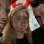 Šimon Bilina Instagram - Společně s Klobasulou a Krtkonelem Vám přejeme šťastně smysluplnýho Mikuláše z Thomayerov. domu zdraví)), kde sme měli dnes tu možnost pokecat a poobjímat spoustu hrdinů a hrdinek, kterejm teď život přihrál náročnější okolnosti. Hrdinství, obdiv a vděčnost se vztahuje na všechny sestřičky i bratry, který udržujou prostor klidnej, přátelskej a laskavej, aby se hojení vůbec mohlo dít. Děkujeme, že Vás máme a Všem na lůžku přejeme sílu. 🤍🫂💌 #primazoo #zooserial Praha, Czech Republic