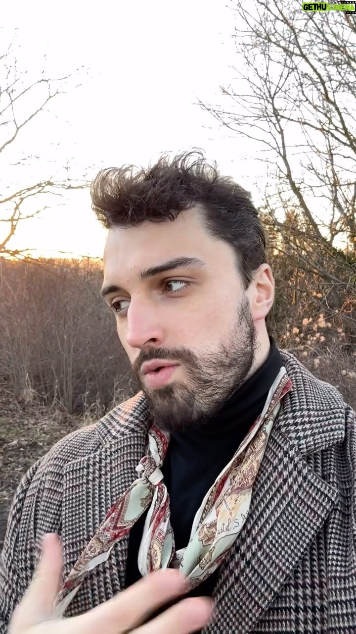 Šimon Bilina - 4K Likes - Už sem to nevydržel, při cestě za koupí květináčů a musel sem se Váma podělit o hrdelní zpěvy, který mi poslední dobou dělaj tolik radosti, že to prostě sdílet musim🤭😂✊…
speciální pozdrav pro @michaela.pechackovaa , která to slyší v podstatě nonstop(pokaždý je neskutečně ráda!!!💩) , když máme na natáčení pauzu.
Co Vy? Je pro Vás ten zvuk příjemnej, či snad léčivej, tak jak pro mňa? Umíte si představit sebe, na koncertě něčeho takovýho?
PS: pozdrav pro pani na kole co na začátku projela okolo a řehtala se na mě😂🕊️🙊
#throatsinging #mongolianthroatsinging #singing #different #😄 #silly #reels #reelsinstagram