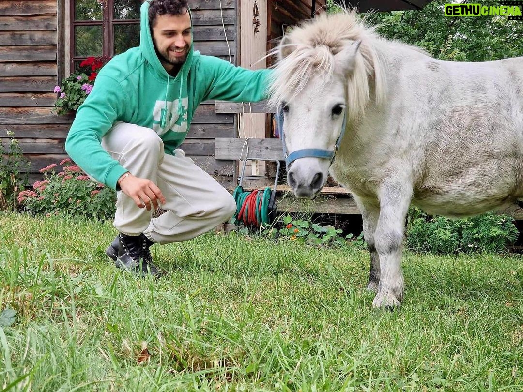 Šimon Bilina - 2.4K Likes - HOW TO přemluvit koňský trpaslíky na jednu společnou. Neni zač.
😌❤️
#mitakuyeoyasin #narnie #ponies #kentaur #tutorial