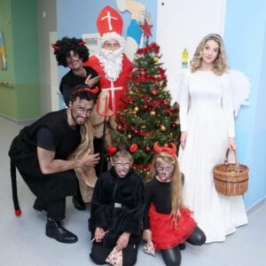 Šimon Bilina Instagram - Dnešní návštěva v Thomayerově nemocnici s @adelka.hesova a @simon.bilina jako čertíci 👹
Moc si přeji, aby se hned teď všichni uzdravili a šli na Vánoce domů 🙏🏻🙏🏻🌲🌲 

@primaftv děkuji, že jsme mohli udělat malou radost 

Hezkého Mikuláše všem ♥️