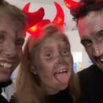 Šimon Bilina Instagram - Dnešní návštěva v Thomayerově nemocnici s @adelka.hesova a @simon.bilina jako čertíci 👹 Moc si přeji, aby se hned teď všichni uzdravili a šli na Vánoce domů 🙏🏻🙏🏻🌲🌲 @primaftv děkuji, že jsme mohli udělat malou radost Hezkého Mikuláše všem ♥️ Thomayerova nemocnice