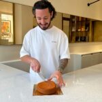 Cédric Grolet Instagram – « French Toast XXL » à découvrir à partir du 8 mars après les vacances de notre boutique #lemeurice (du 20 février au 7 mars inclus) #cedricgrolet 🍞