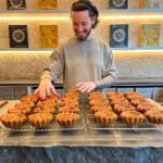 Cédric Grolet Instagram - Un Flan Noisette avec son cœur de Gianduja ? #cedricgrolet 🟤 Cédric Grolet Opéra