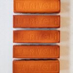 Cédric Grolet Instagram - Première présentation d’une de mes bûches de Noël! « La Rivoli » Croustillant praliné noisette fleur de sel, biscuit noisette, caramel onctueux vanille beurre salé, praliné noisette lisse, et mousse infusée au lait noisette ! En série limitée sur https://cedric-grolet.com/ pour ma boutique #lemeurice hâte de vous montrer les créations pour Opéra et Londres ! #cedricgrolet 🤎 Cédric Grolet Opéra