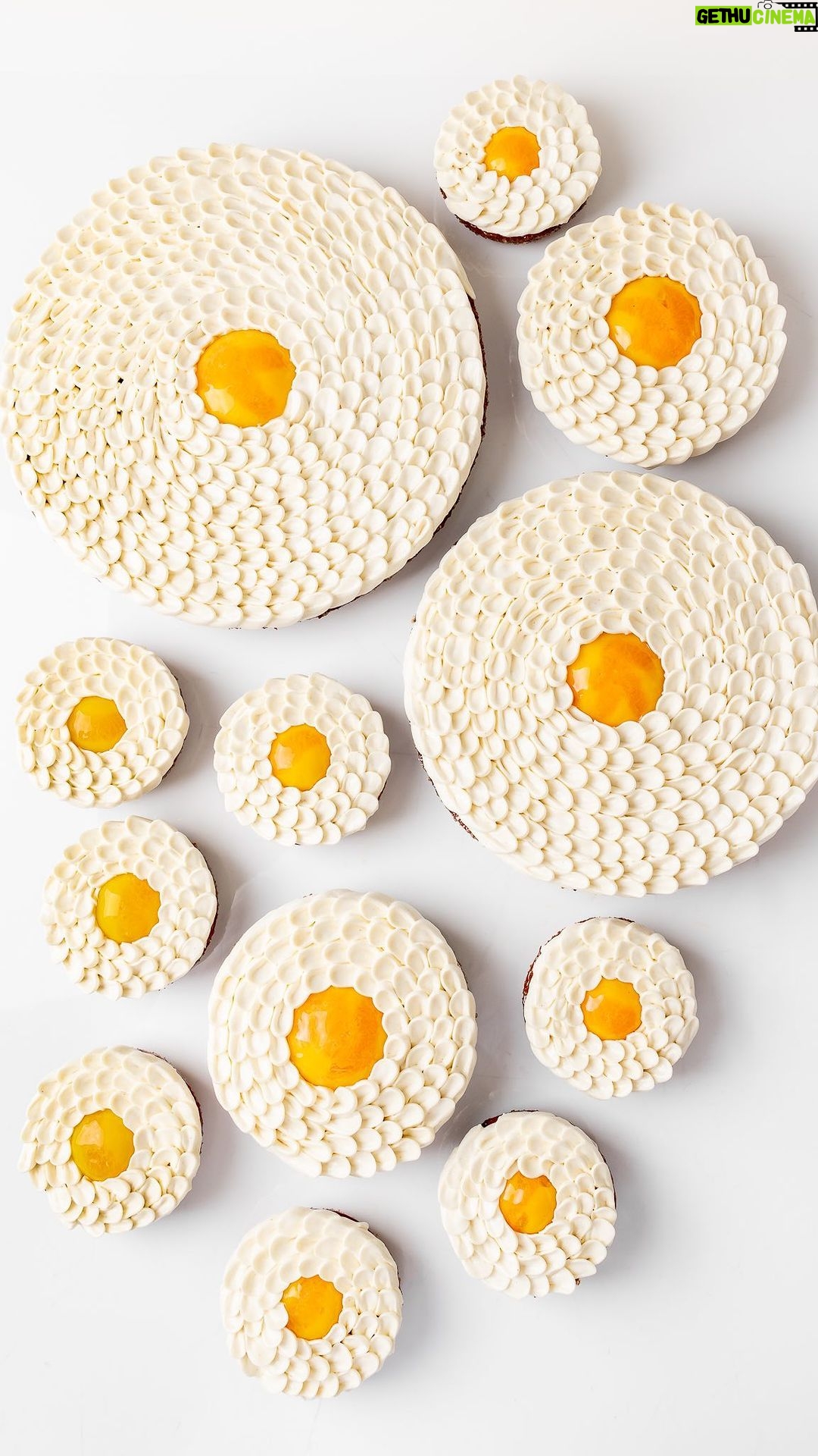 Cédric Grolet Instagram - Une 🍊 en fleur, ça vous dit? At @cedricgrolettheberkeley (beaucoup de patience pour ce nouveau pochage) #cedricgrolet