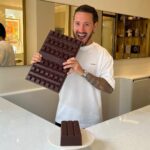 Cédric Grolet Instagram - Tablette chocolat XXL en trompe l’œil ? #cedricgrolet #lemeurice 🍫