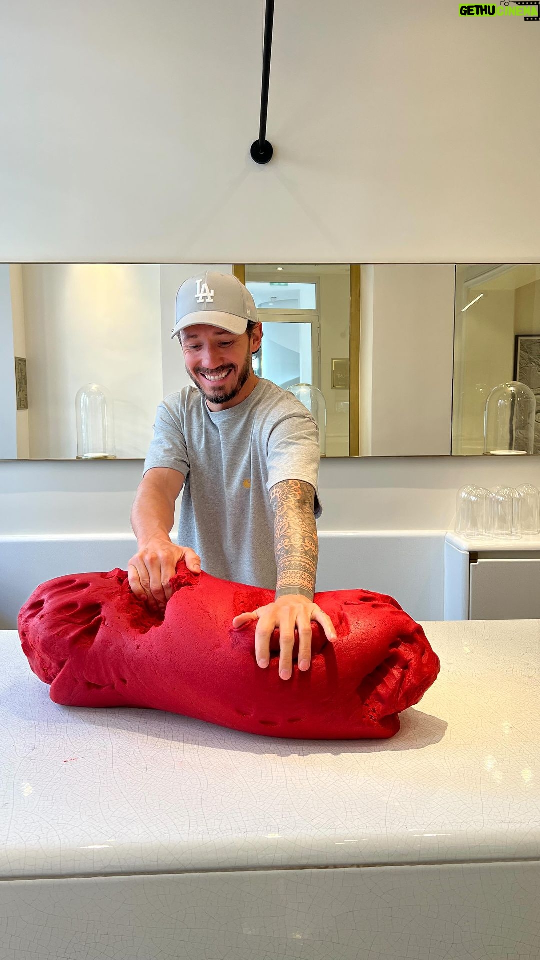 Cédric Grolet Instagram - Cookies à la 🍓 pour l’été 🫶🏻