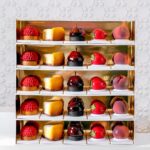 Cédric Grolet Instagram - Nouveau coffret avec tarte framboise, cheesecake, tarte cerise, fraise, pêche. Dites-moi ce que vous aimeriez goûter 🫶🏻 Exclusivement à Londres dès le 8 juin! @the_berkeley #cedricgrolet #theberkeley Cédric Grolet at The Berkeley