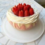 Cédric Grolet Instagram - 2022 avec une nouvelle version de notre fraisier pour Opéra. « Mochi Fraises » Disponible quand la saison le décidera! #cedricgrolet 🍓 Cédric Grolet Opéra