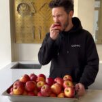 Cédric Grolet Instagram - « Charlotte aux pommes » comme vous ne l’avez jamais vue! #cedricgrolet 🍎