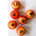 Cédric Grolet Instagram - On vous a rendu la vie plus facile avec ce fruit! Qui connaît ? ☀️
