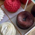 Cédric Grolet Instagram - Les coulisses de nos testings! J’avais envie de vous partager ces moments importants avec mes équipes lorsque l’on décide des derniers réglages avant de mettre les desserts à la carte! Qui se joint à nous? #cedricgrolet #theberkeley 🫶🏻 Cédric Grolet at The Berkeley