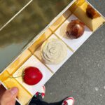 Cédric Grolet Instagram - RETOUR EN ENFANCE les 11 et 12 juin 2022 à Yssingeaux en Auvergne là où j’ai grandi! Je rejoins les équipes de mon maître d’apprentissage @patisserie.liotier 20 ans après pour lui rendre hommage avant son départ en retraite. Vous allez y retrouver mes desserts juste le temps du week-end dans sa boutique! Je serai présent avec mes équipes pour vous rencontrer! #popup 🫶🏻