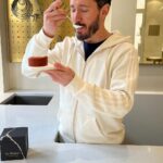 Cédric Grolet Instagram - Meilleur petit dej du monde! Le pain perdu? On est d’accord?? (J’ai fait que manger sur cette vidéo) Mercredi 9 Mars pour la réouverture de la boutique Le Meurice à midi #cedricgrolet 🙋🏻
