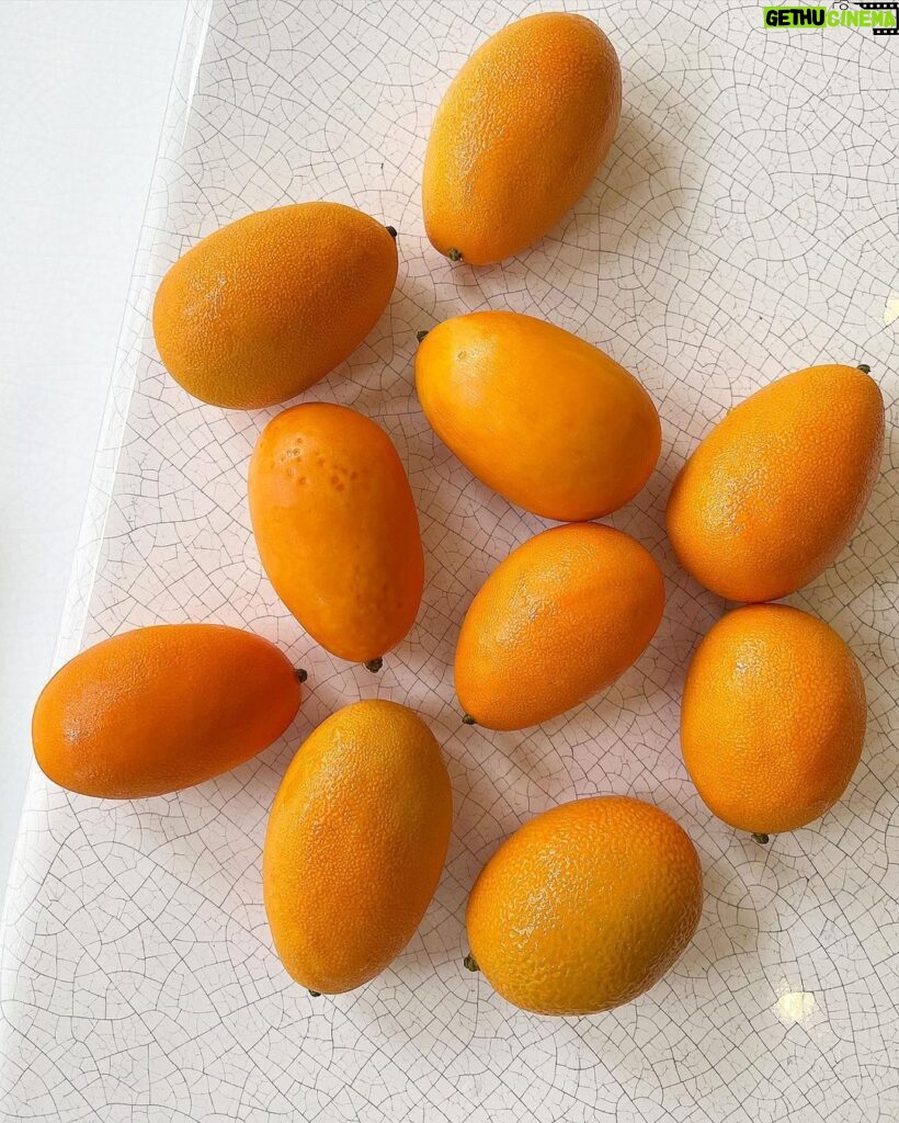 Cédric Grolet Instagram - Un kumquat ? Qui connaît ? Nouveau trompe l’œil bientôt disponible 🧡