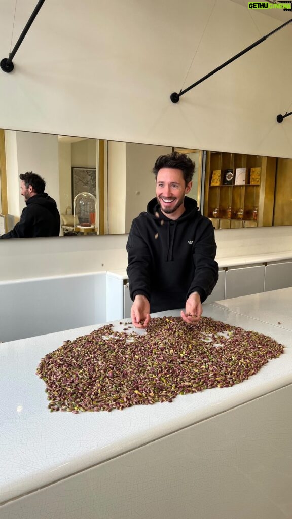 Cédric Grolet Instagram - J’aime les pistaches et je pense que ça se voit! Et vous quel est votre fruit sec préféré? 💚 Cedric Grolet