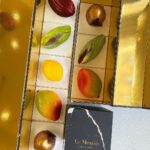 Cédric Grolet Instagram - Une nouvelle carte avec une toute nouvelle identité au #meurice ! Mangue, Pistache, Noisette, Citron, Cacao et bientôt peut-être une datte?! 📜 Cedric Grolet