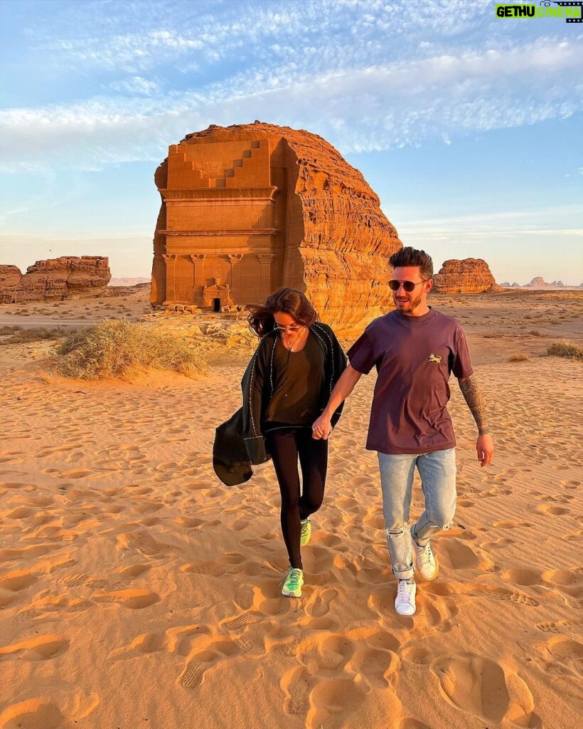 Cédric Grolet Instagram - Un musée à ciel ouvert en direct! Qui connaît cette partie du monde? #alula 🪐 Al `Ulá, Saudi Arabia