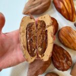 Cédric Grolet Instagram - Amande salée? Brute? Fraîche? Torréfiée? J’ai eu du mal à me décider donc nous avons travaillé sur des amandes de toutes sortes. Laquelle préfères-tu? Disponible dès la réouverture de la boutique le 9 mars #cedricgrolet 🙋🏻