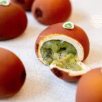 Cédric Grolet Instagram - Plus besoin d’éplucher votre 🥝 ni même d’enlever l’étiquette #cedricgrolet #lemeurice La Pâtisserie du Meurice par Cédric Grolet