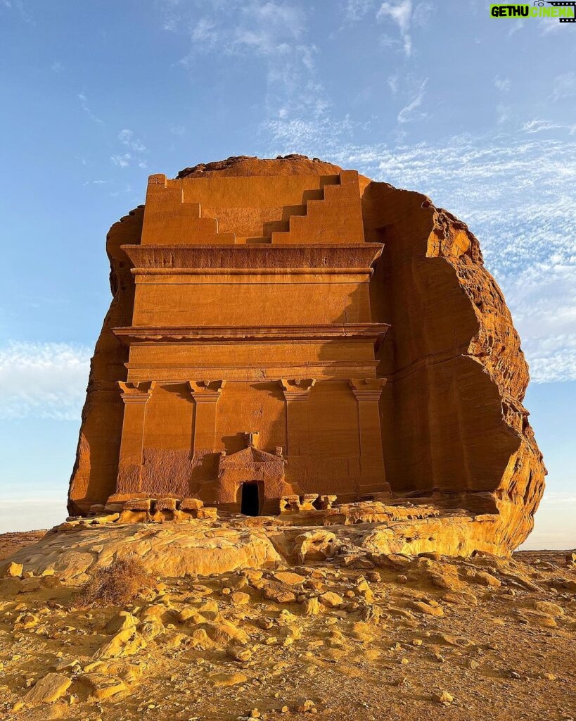 Cédric Grolet Instagram - Un musée à ciel ouvert en direct! Qui connaît cette partie du monde? #alula 🪐 Al `Ulá, Saudi Arabia