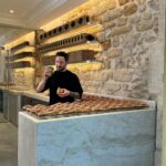 Cédric Grolet Instagram - Après 1 an de travail nous y sommes! L’ouverture de @cedricgroletcafe se fera mercredi 7 février 9h30 au 6 rue Danielle Casanova ! Une nouvelle adresse à Paris pour un nouveau concept ! #cedricgrolet 🥐☕️🍪🍼🍕 Cedric Grolet Café